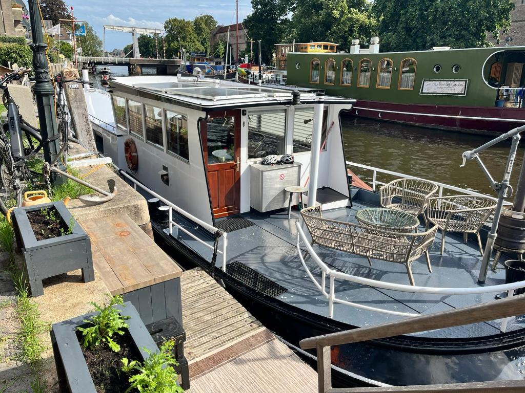 ac6e9f78-7a74-4887-a95c-f2530bb8344a